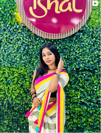 Traditional saree styling at Ishal Dresses, Vadakara